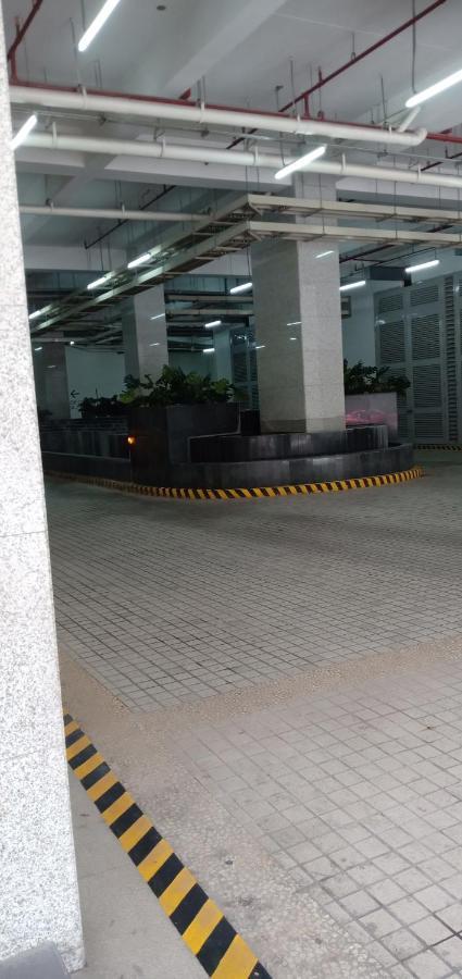 One Uptown Opposite Of Grandhyatt Hotel Manila Taguig City Zewnętrze zdjęcie