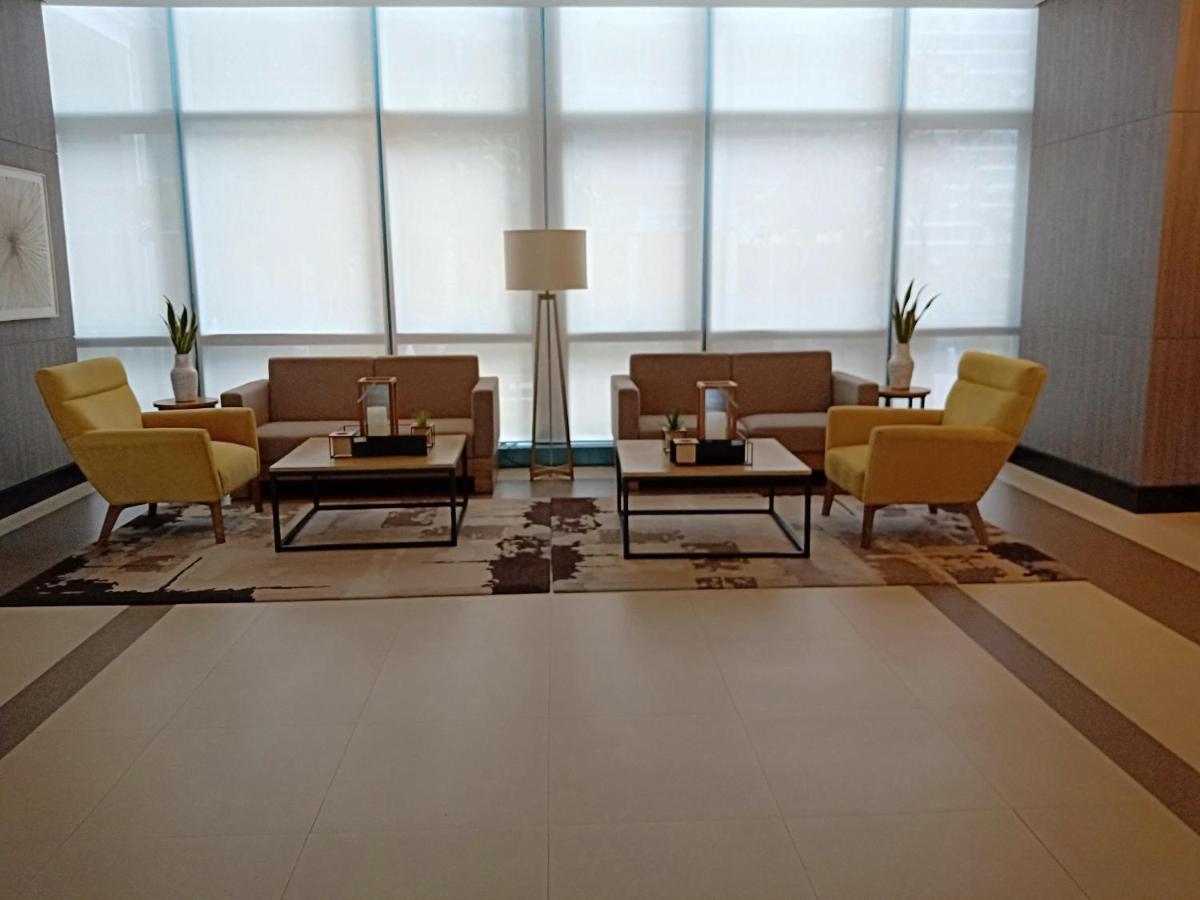 One Uptown Opposite Of Grandhyatt Hotel Manila Taguig City Zewnętrze zdjęcie