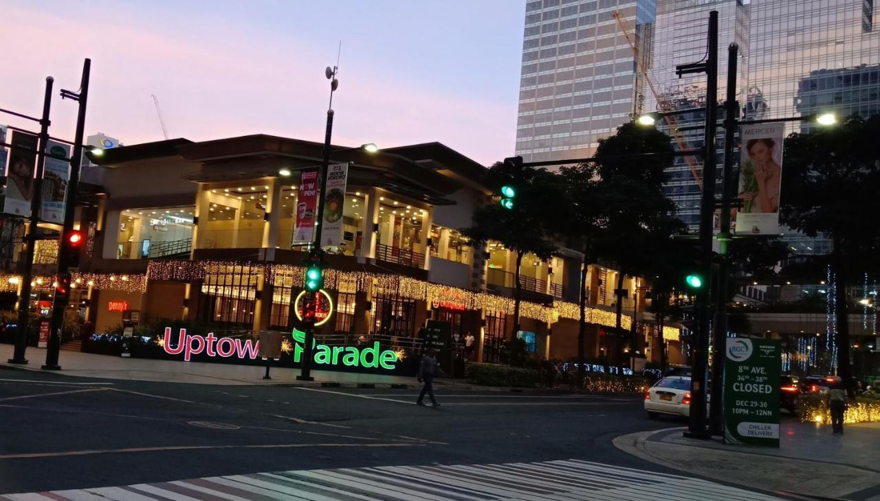 One Uptown Opposite Of Grandhyatt Hotel Manila Taguig City Zewnętrze zdjęcie